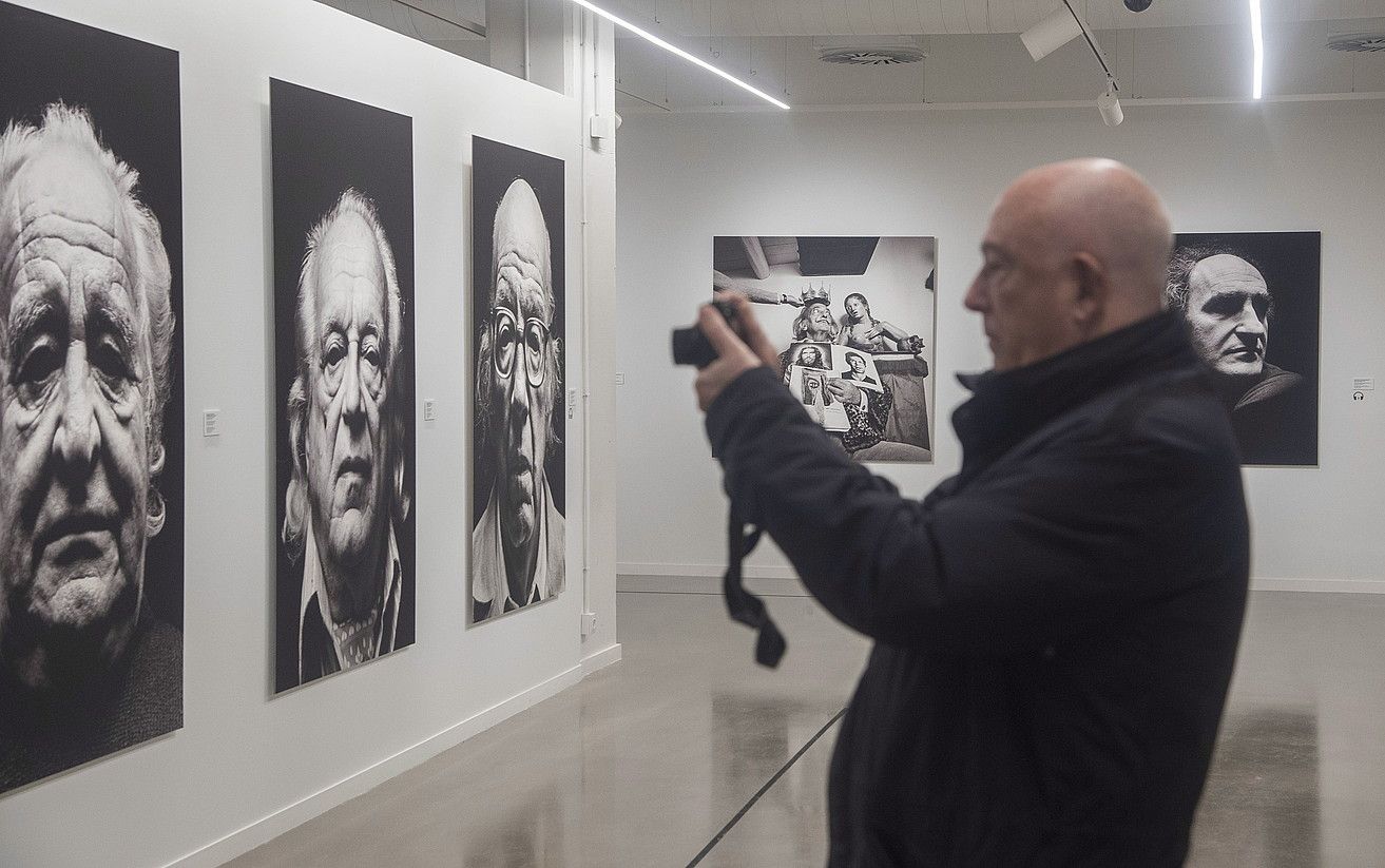 Schommerren Retratos psicológicos saileko irudiak, Kutxa Kultur Artegune aretoan, Donostian. ANDONI CANELLADA / ARP.