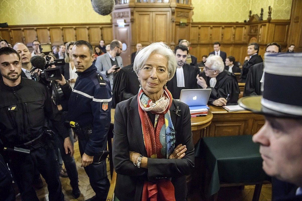 Christine Lagarde, hilaren 12an, bere aurkako epaiketaren lehen egunean, Parisen. CHRISTOPHE PETIT TESSON / EFE.