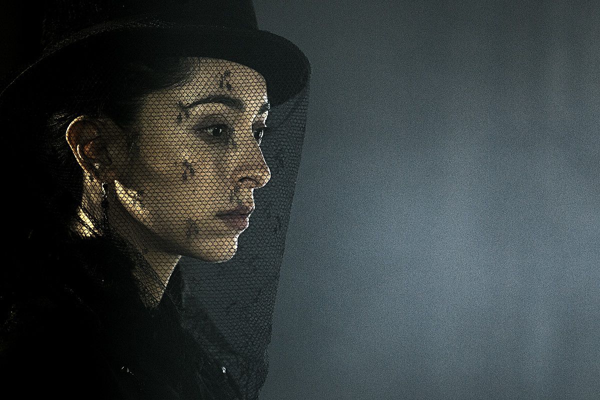Oona Chaplin aktoreak —Charles Chaplinen biloba— jokatzen du Taboo telesaileko rol protagonistetako bat. HBO.