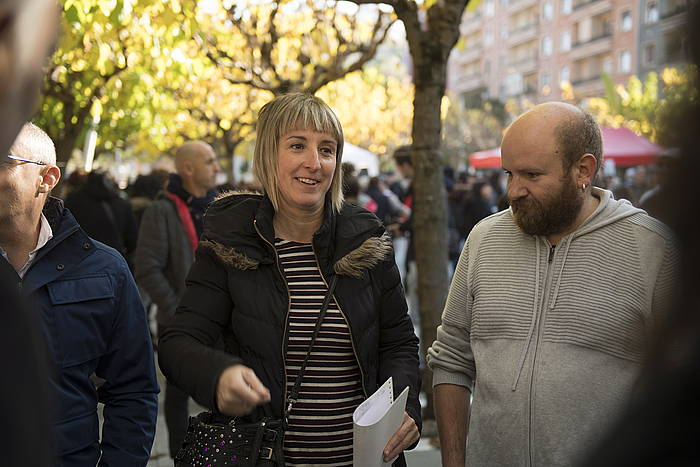 Amaia Agirregabiria Pasaiko alkate ohia, 2017ko azaroaren 19an, espetxera sartu baino bi egun lehenago, haren eta Iker Rokandioren aldeko ekitaldi batean. GORKA RUBIO, FOKU