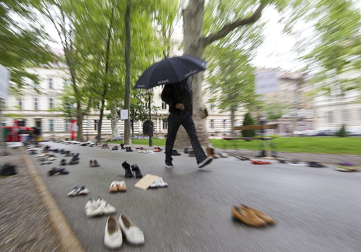 Langabezia eta migrazio ekonomikoak salatzeko, sindikatuek ekintza bat antolatu zuten Kroazian, iaz. ANTONIO BAT / EFE.