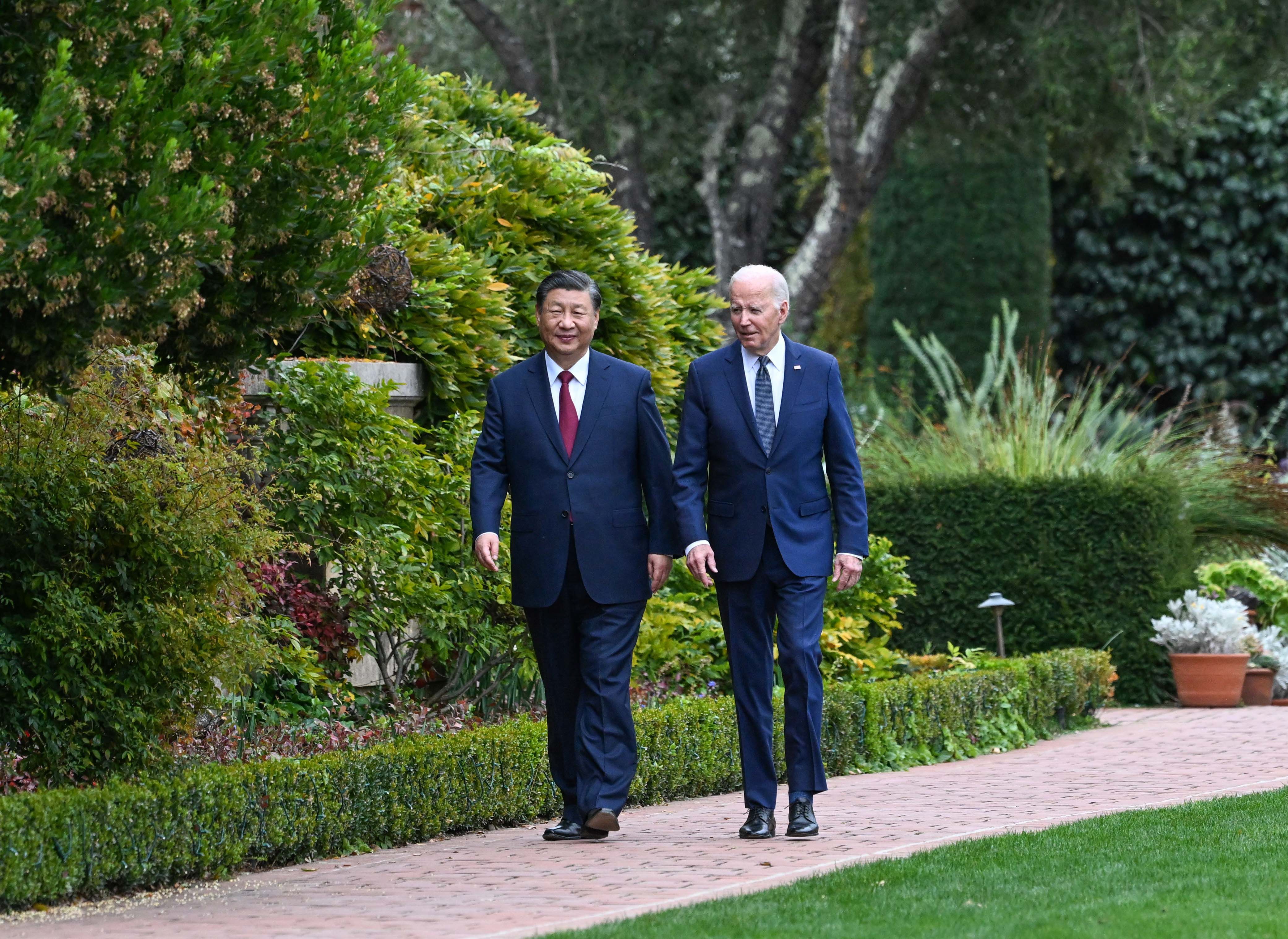 Xi Jinping Txinako presidentea eta Joe Biden AEB Ameriketako Estatu Batuetakoa, atzo, San Frantziskon. RAO AIMIN / EFE