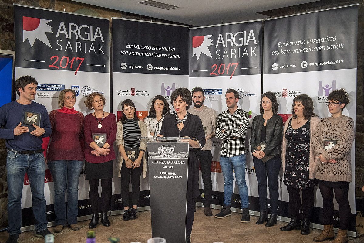 Argia sarien irabazleak, atzo, Usurbilgo (Gipuzkoa) Atxega jatetxean, sari banaketaren amaieran. GORKA RUBIO / ARGAZKI PRESS. Argia sarien irabazleak, atzo, Usurbilgo (Gipuzkoa) Atxega jatetxean, sari banaketaren amaieran. GORKA RUBIO / ARGAZKI PRESS.
