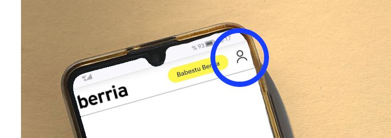 BERRIA eskuko telefono batean. BERRIA eskuko telefono batean.