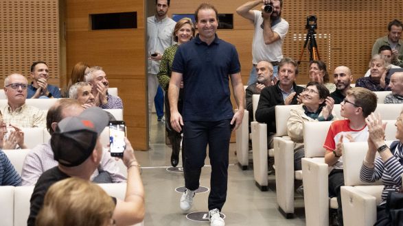 2023-11-15, Iruñea. Iruñeko Komunikabideak etxeak solasaldi bat antolatu du Jagoba Arrasaterekin euskararen alde eg... 2023-11-15, Iruñea. Iruñeko Komunikabideak etxeak solasaldi bat antolatu du Jagoba Arrasaterekin euskararen alde eg...
