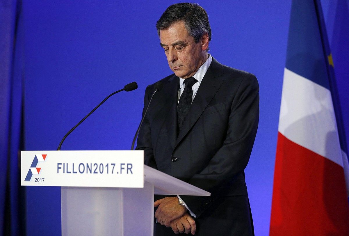 François Fillon eskuinaren hautagaia, prentsaurrekoan, atzo, Parisen. PHILIPPE WOJAZER / EFE.