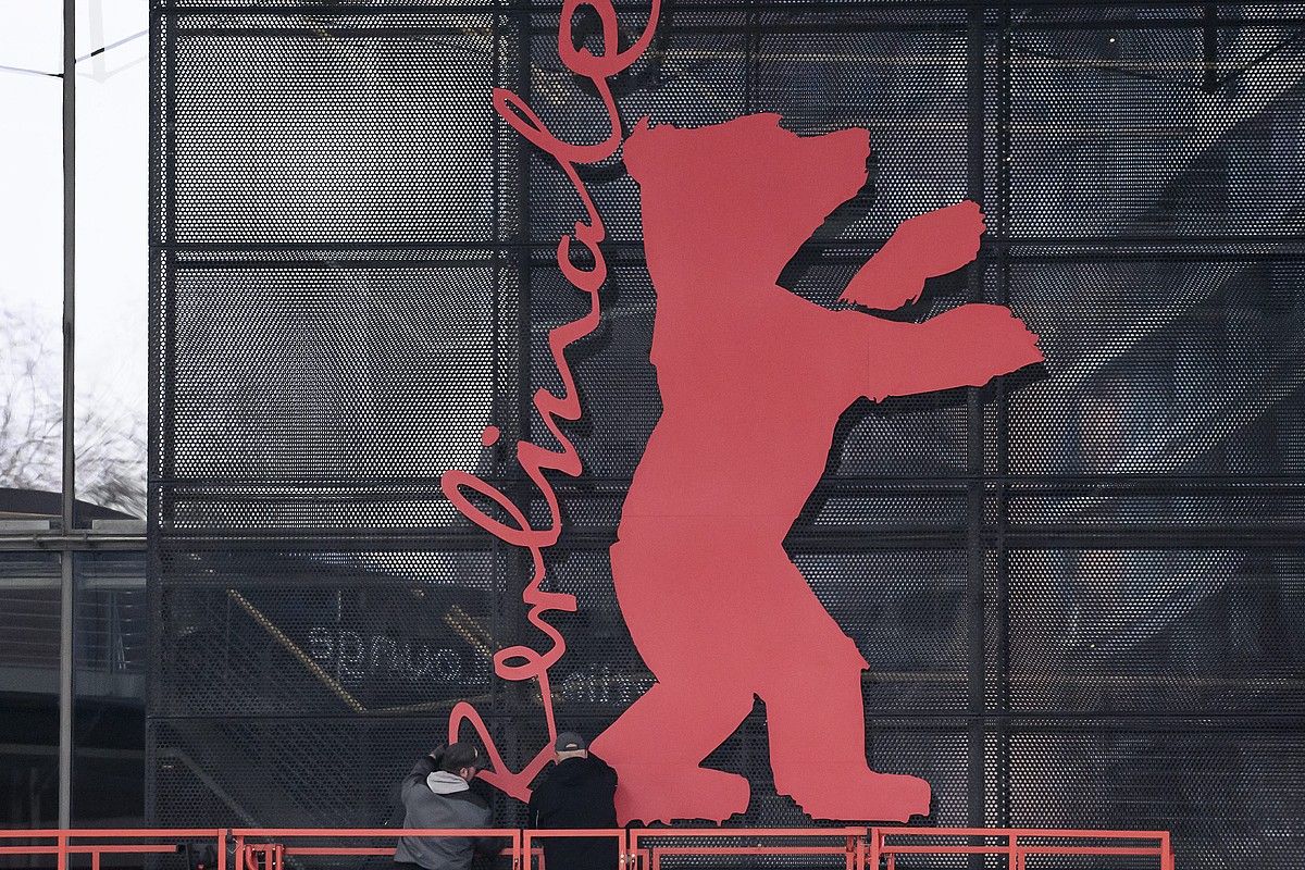 Azken egunetan, Berlinaleren egoitza nagusiak atontzen aritu dira. CLEMENS BILAN / EFE. Azken egunetan, Berlinaleren egoitza nagusiak atontzen aritu dira. CLEMENS BILAN / EFE.