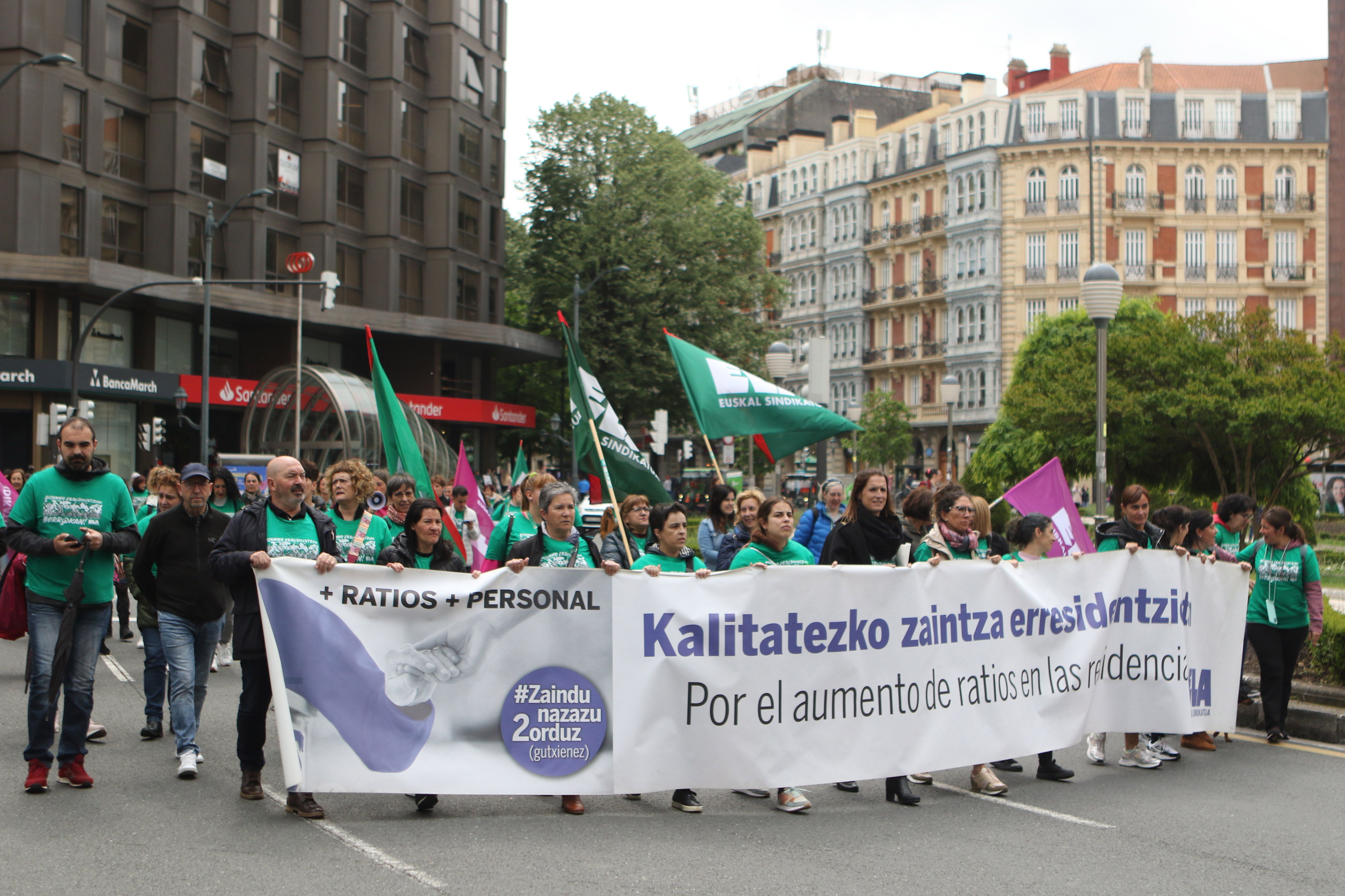 Zahar etxeetako langileen manifestazioa, ELAk deitutakoa, Bilboko Moyua plazan, martxoan. OSKAR MATXIN EDESA / FOKU