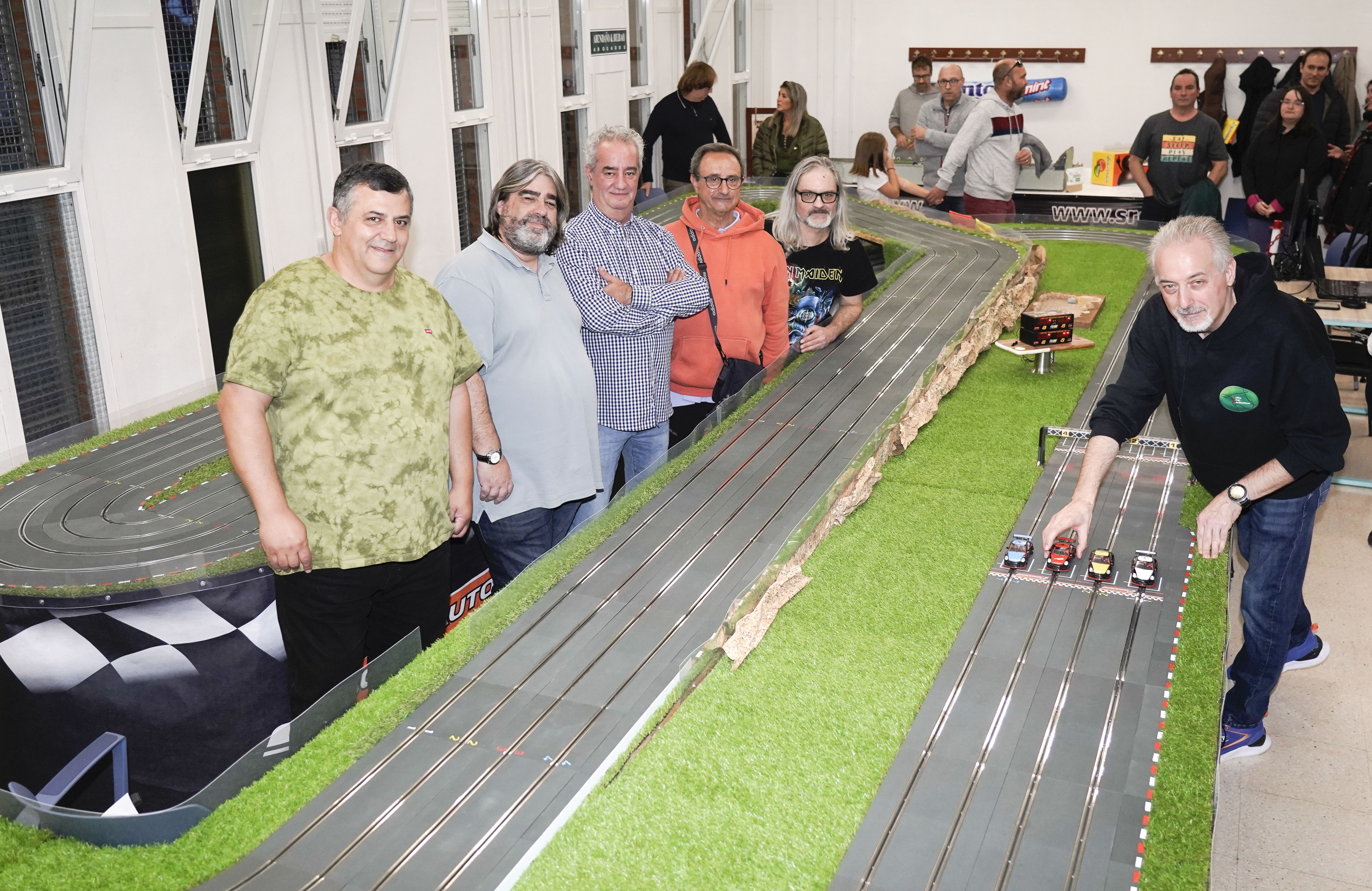 2023-11-17, Bilbo.  Lehen Scalextric kluba sortu dute Bilbon