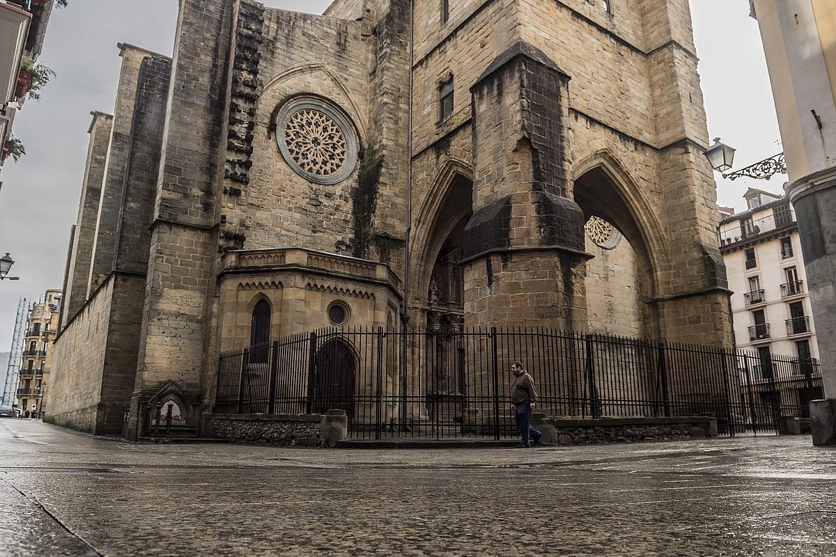 Donostiako San Bizente eliza. Hainbat urte egin zituen han Mendizabalek apaiz. GORKA RUBIO / ARGAZKI PRESS.