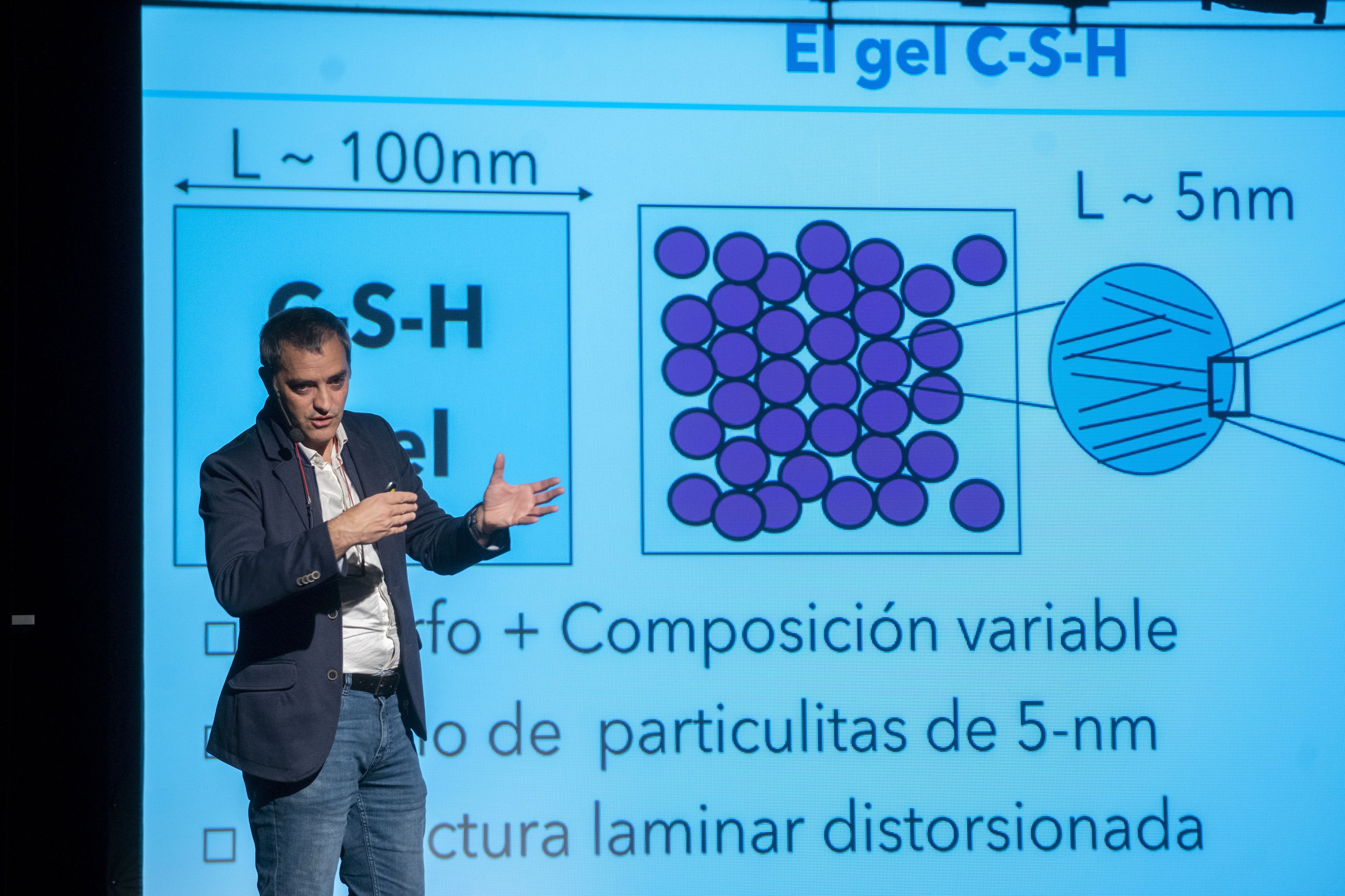 2023-11-21, Donostia. Jorge Sanchez fisikari teorikoa