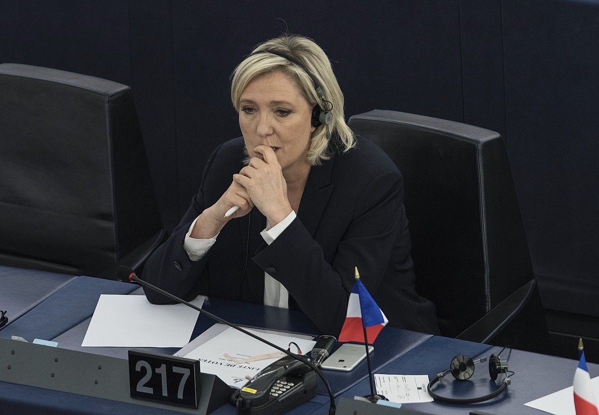 Marine Le Pen, Europako Parlamentuan, artxiboko irudi batean. PATRICK SEEGER / EFE.