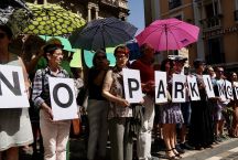 Iruñeko Zangoza kaleko aparkalekuaren aurkako protesta, uztailean, Iruñean. Iruñeko Zangoza kaleko aparkalekuaren aurkako protesta, uztailean, Iruñean.