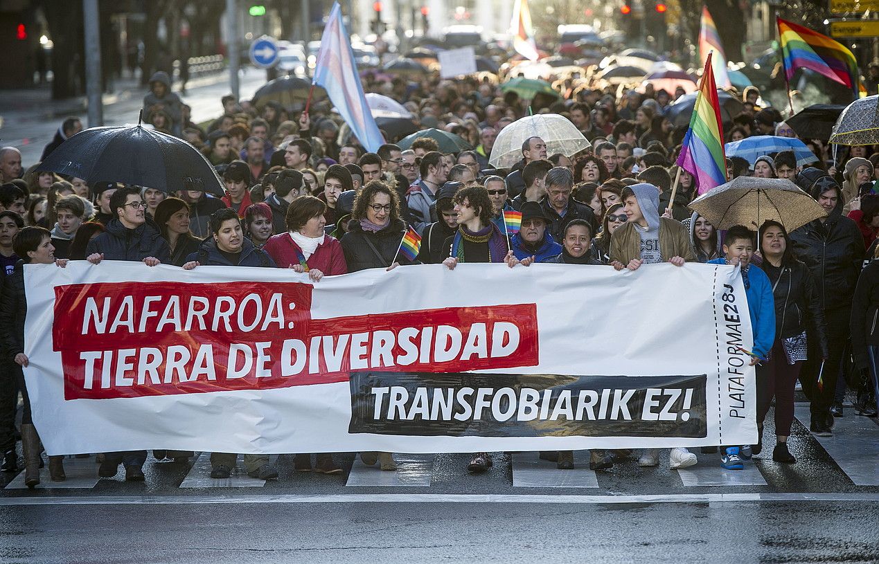 Transfobiaren aurkako manifestazioa, atzo, Iruñean. JAGOBA MANTEROLA / ARGAZKI PRESS.