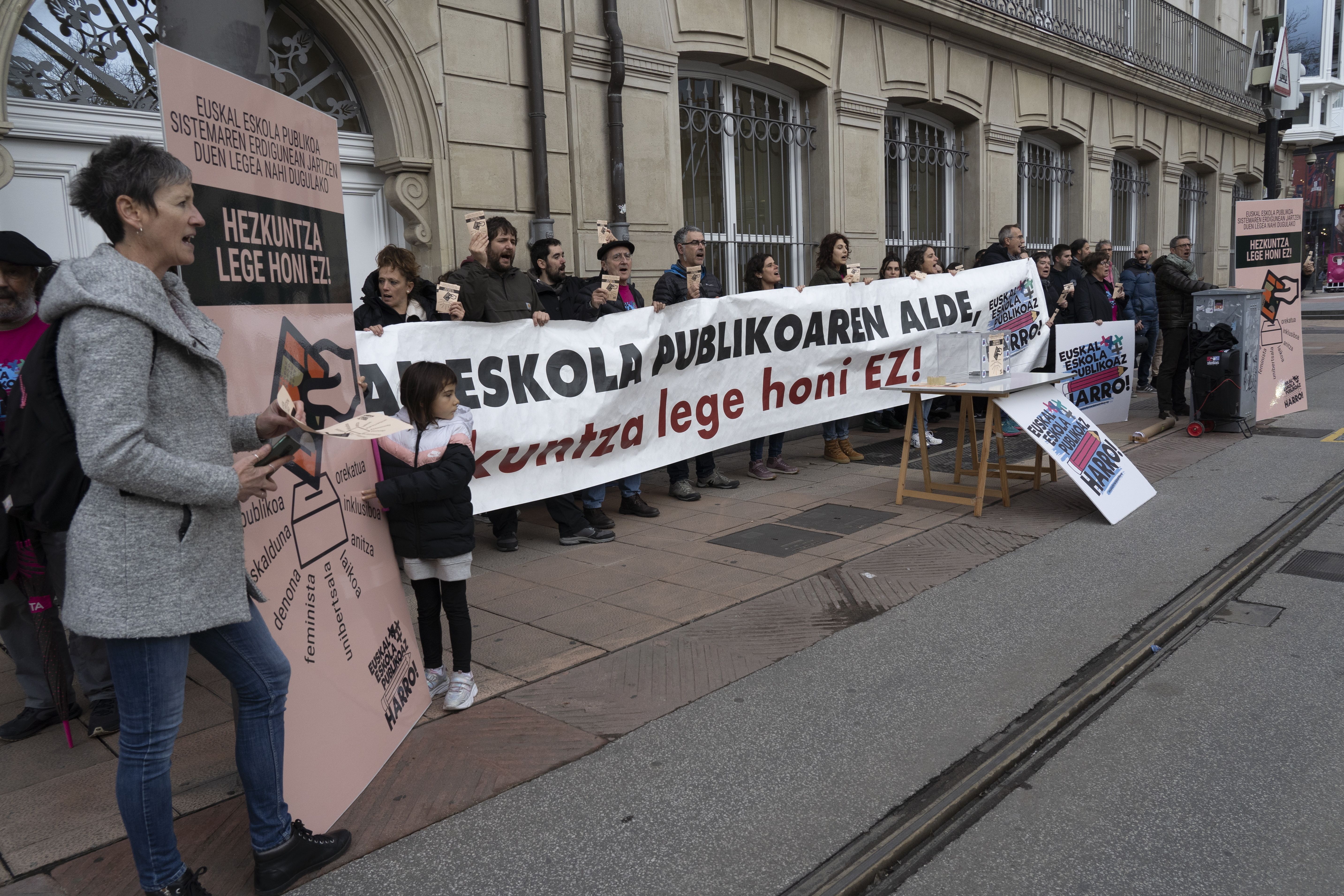 Eskola publikoaren aldeko protesta, gaur. IÑIGO URIZ / FOKU