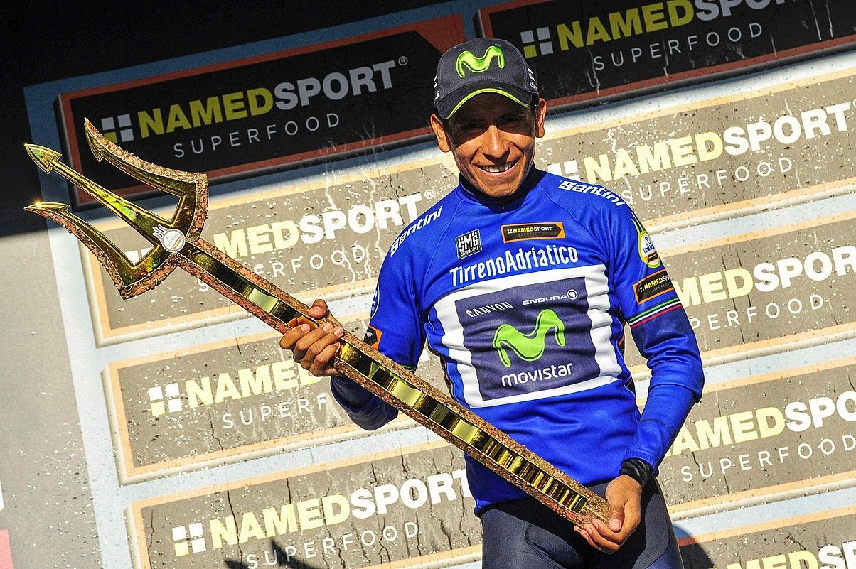 Nairo Quintana, Tirreno-Adriatikoko garaikurrarekin, atzo. DARIO BELINGHERI / EFE.