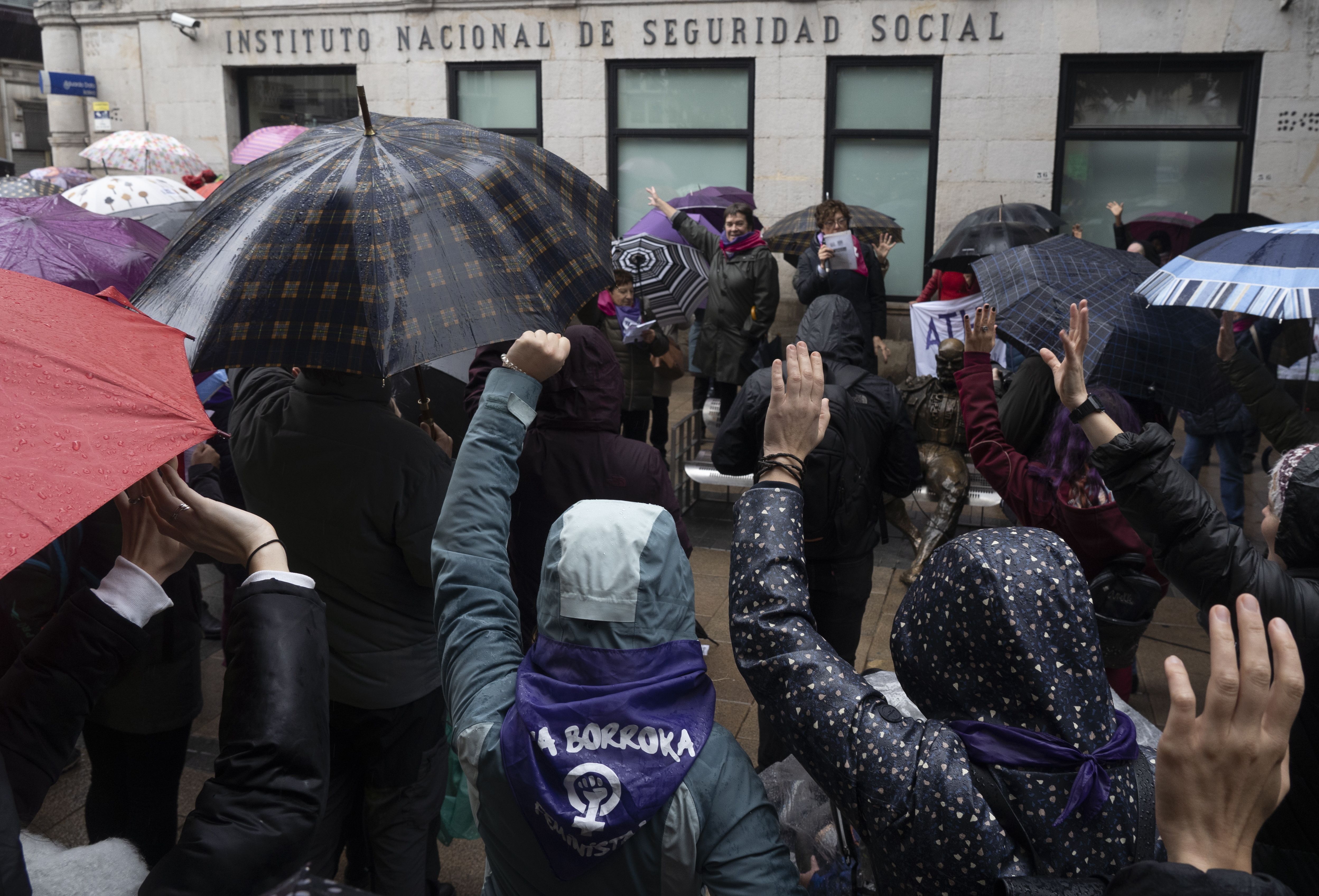 (ID_13391591) (Raul Bogajo/@FOKU) 2023-11-30, Gasteiz. A30 greba feminista,Adurtza auzoko Lanbidean elkarretaratzea   30-11-2023, V...