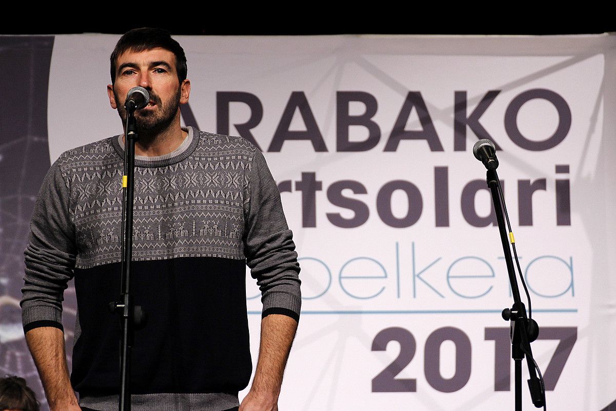 Asier Otamendi, atzo, Aramaioko finalaurrekoan. Kantukide izan zituen Oihane Perea eta Serapio Lopez ere finalerako sailkatu ziren berarekin batera. IÑAKI TENA.