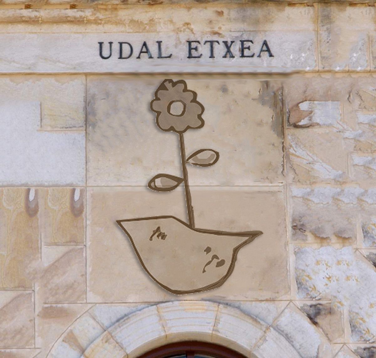Lezo. Mikel Arrizabalaga Lezoko alkatea epaitegian, epaiketaren aurretik, Jose Luis Elkoro eta Iñigo iruinekin. BERRIA. Lezo. Mikel Arrizabalaga Lezoko alkatea epaitegian, epaiketaren aurretik, Jose Luis Elkoro eta Iñigo iruinekin. BERRIA.
