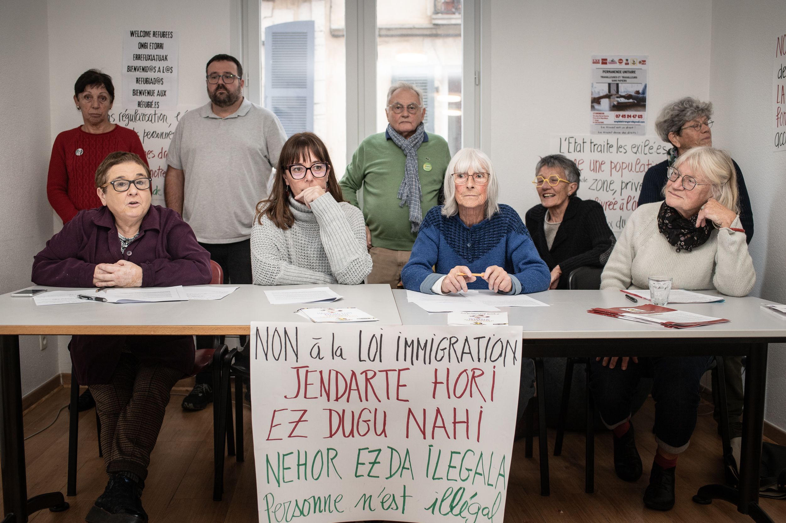 (ID_13404145) (Patxi Beltzaiz/EZEZAGUNA) 2023-12-05, Baiona. Etorkinekin-en prentsaurrekoa Asiloa eta Immigrazioa lege proiektuari ...