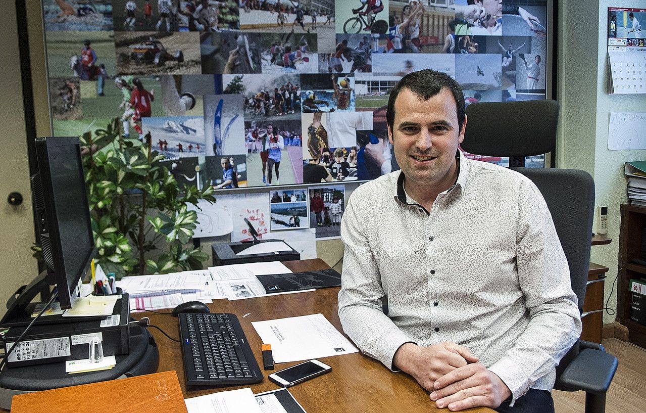 JAGOBA MANTEROLA / ARGAZKI PRESS.