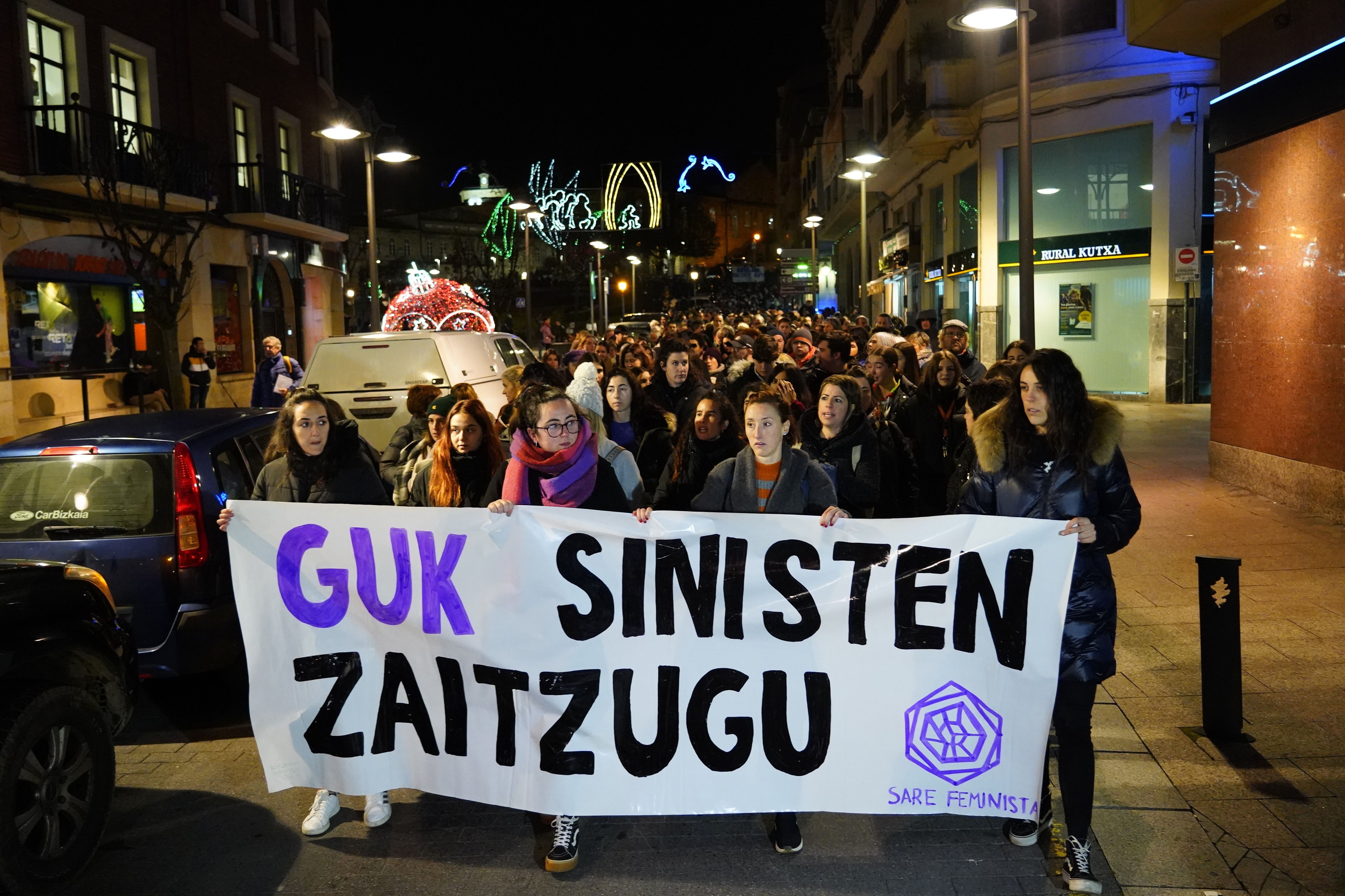 Lointek Gernikako entrenatzailearen erasoak salatzeko mobilizazioa