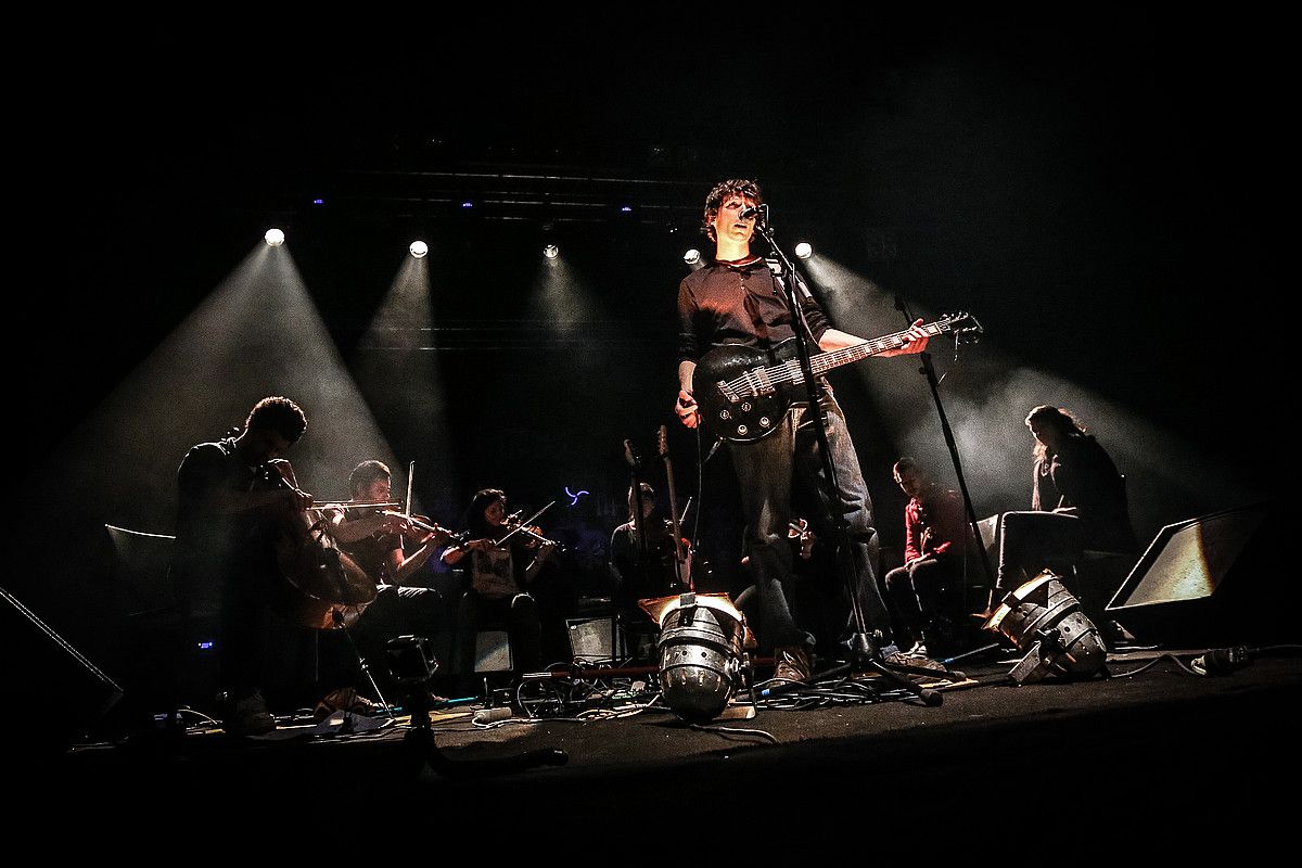 Paxkal Irigoien eta Larrazken orkestra Atabalen, Lau sasoinak lehen diskoaren aurkezpenean. THIERRY LOUSTAUNEAU.