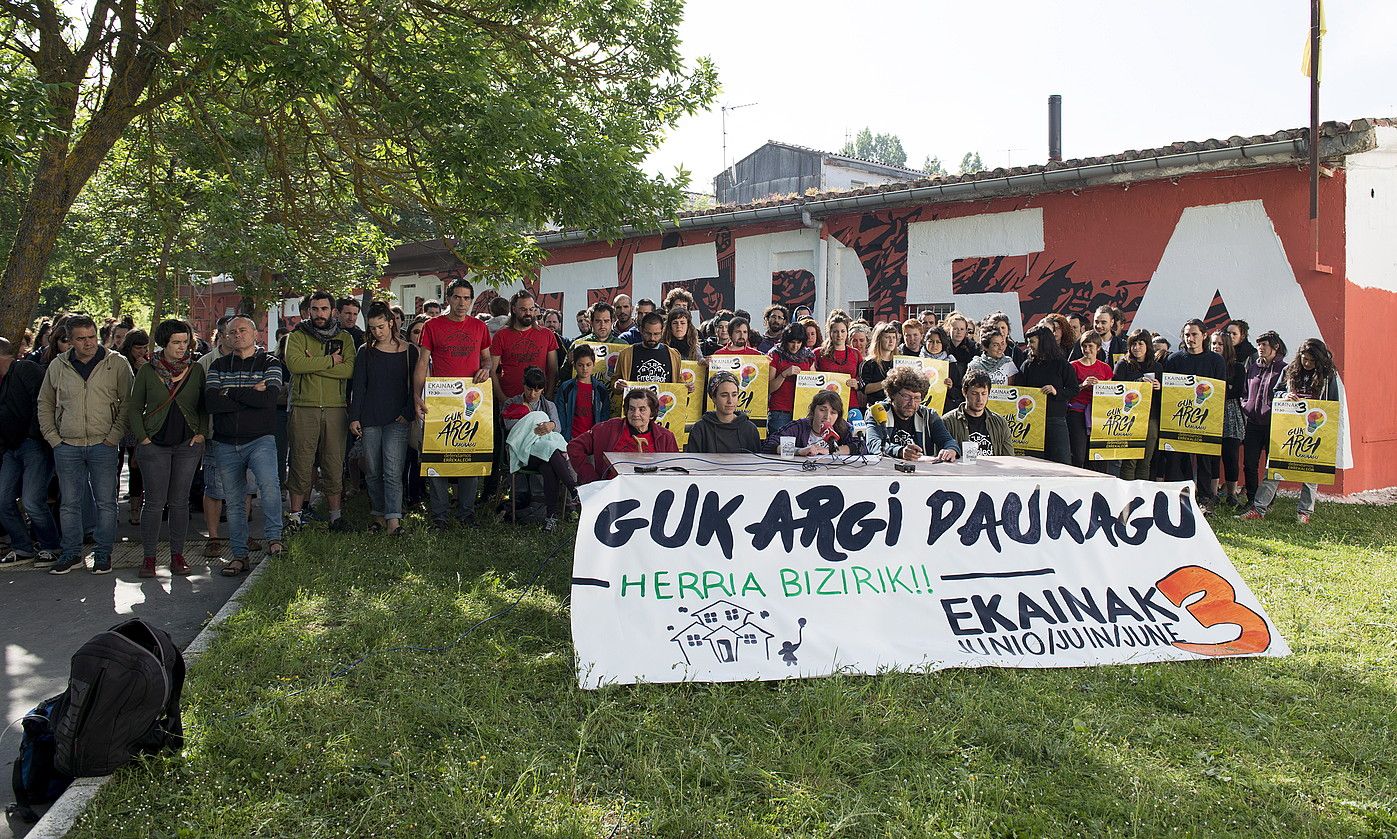 Manifestazioaren aurkezpena, auzoa argindarrik gabe geratu eta egun gutxira. RAUL BOGAJO / ARGAZKI PRESS.