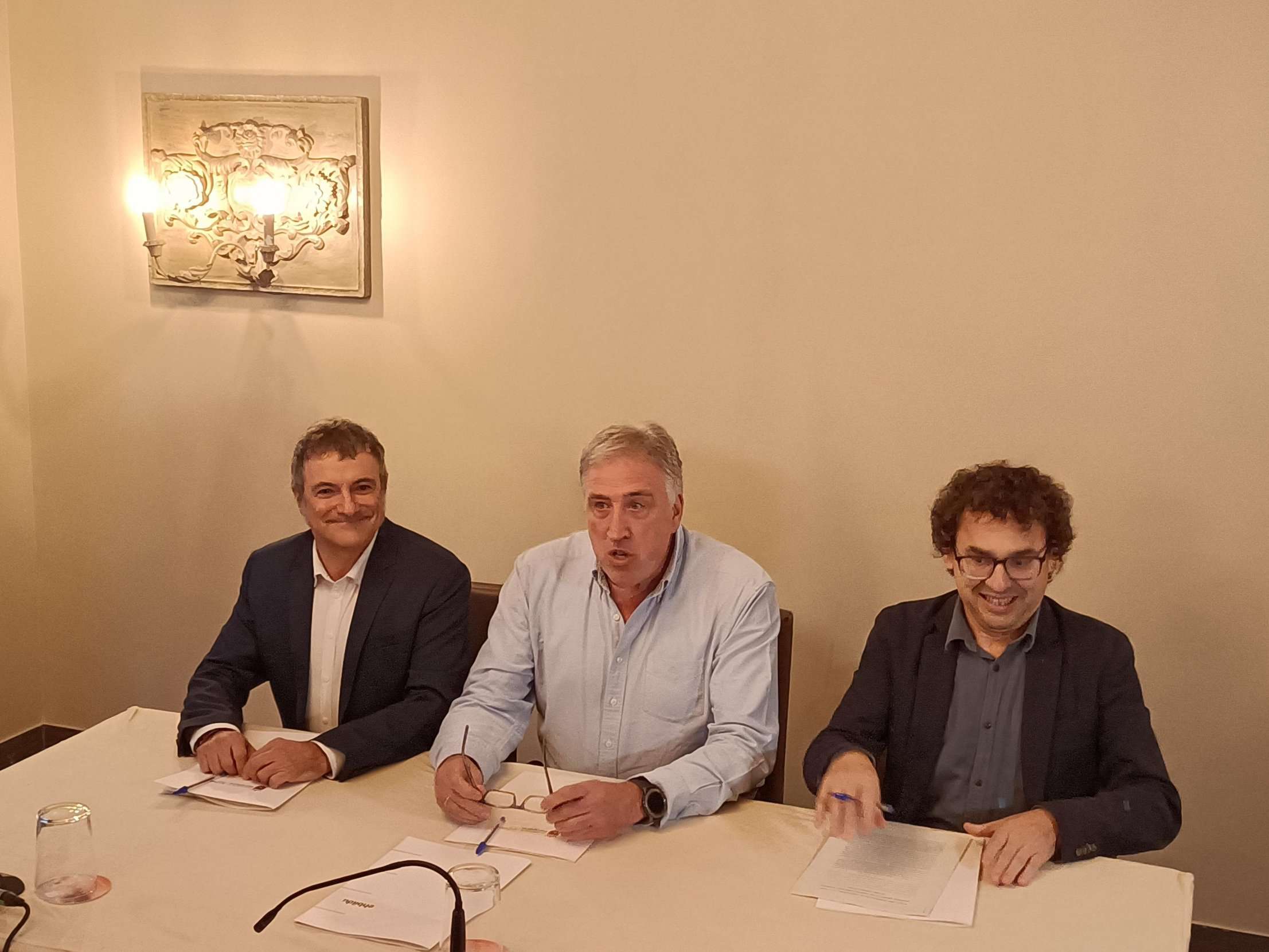Armendariz, Asiron eta Mauleon 2023an, Iruñerako gobernu akordioa aurkezteko agerraldian. BERRIA