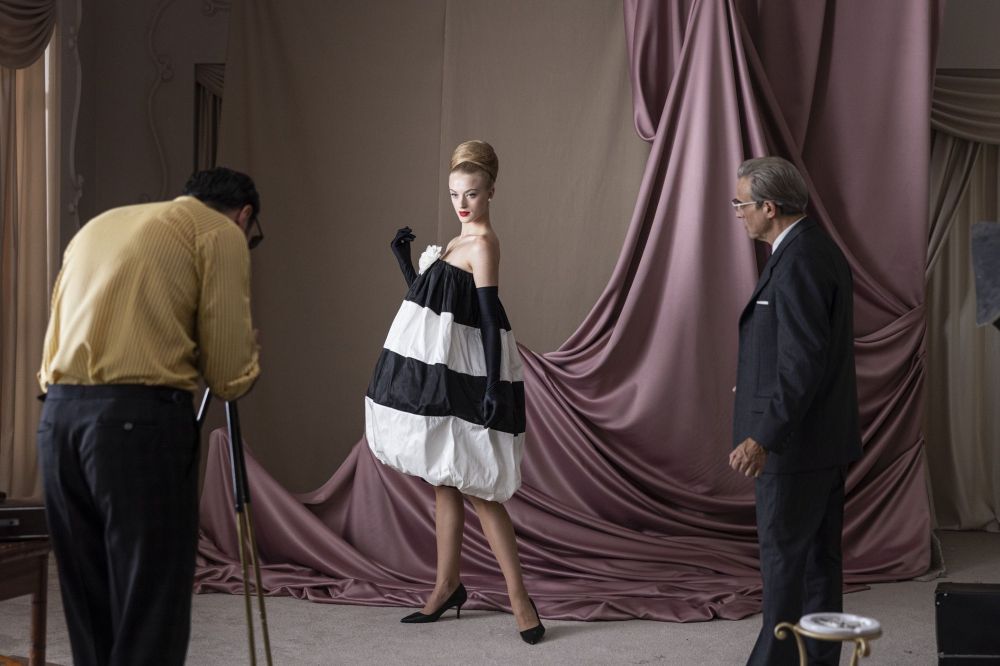 'Cristobal Balenciaga' telesaila. 'Cristobal Balenciaga' telesaila.