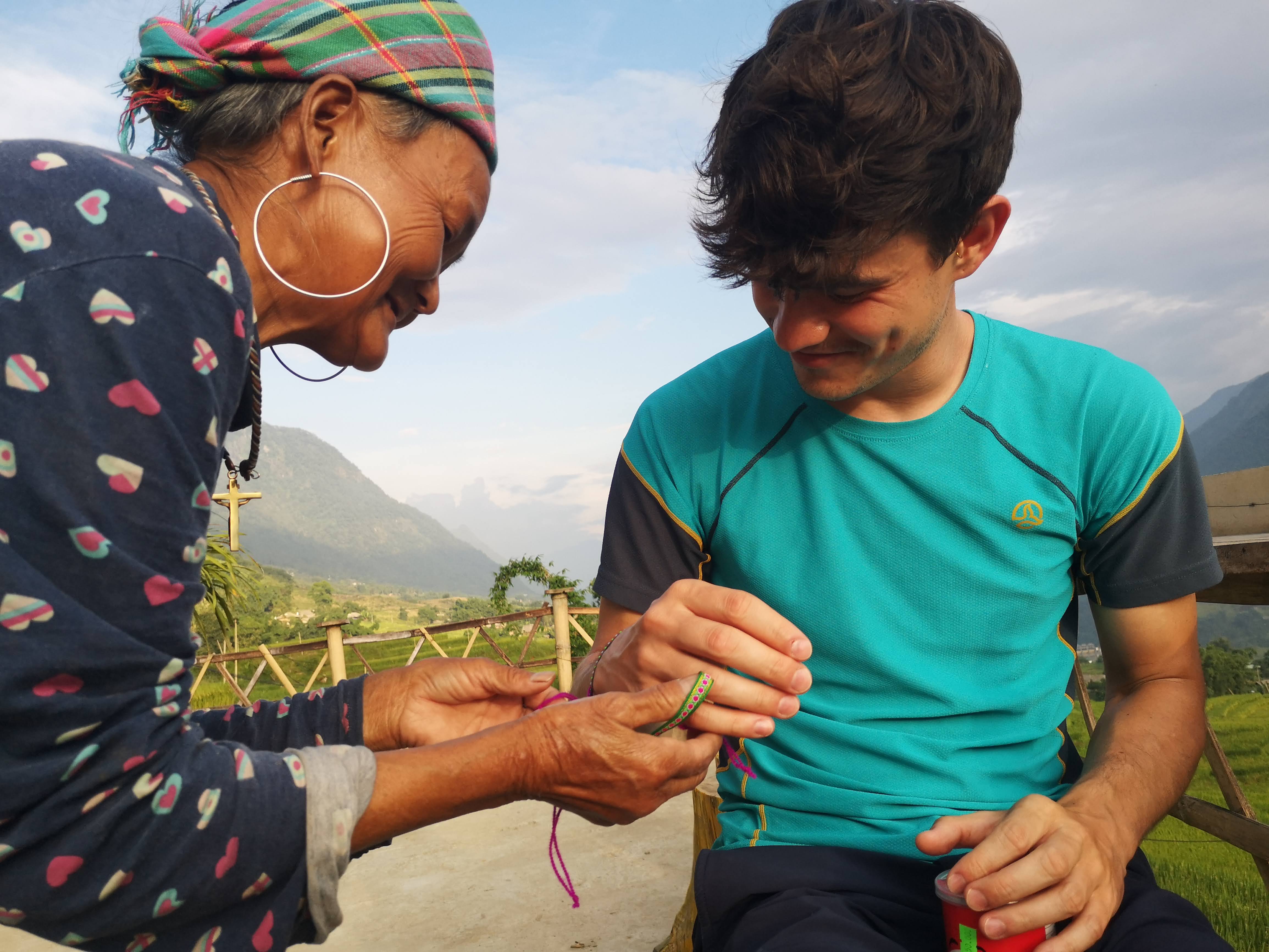 BIDAIA ETA MENDI KRONIKEN LEHIAKETA - VIETNAM BIDAIA ETA MENDI KRONIKEN LEHIAKETA - VIETNAM