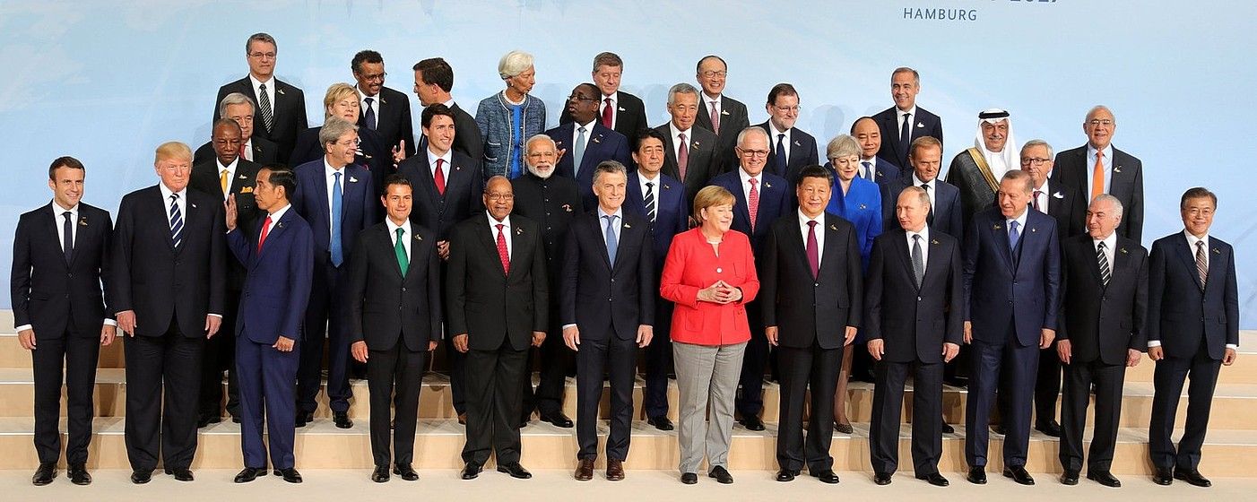 G20ko estatuburuak atzo, goi bilerako lehen eguneko familia argazkian. MICHAEL KLIMENTYEV / EFE.