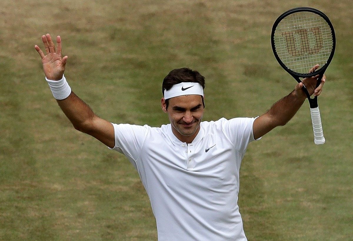 Roger Federer, atzo, finalerako sailkatu zela ospatuz. TIM IRELAND / EFE.