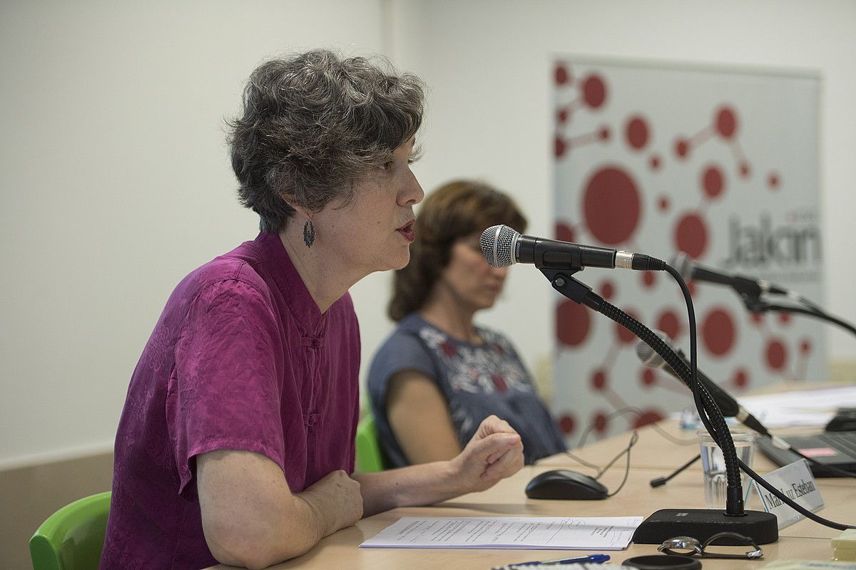 Mari Luz Esteban antropologoa, atzo, Usurbilgo ikastaroan. JON URBE / ARGAZKI PRESS. Mari Luz Esteban antropologoa, atzo, Usurbilgo ikastaroan. JON URBE / ARGAZKI PRESS.