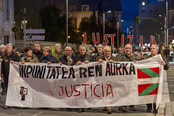 Martxoaren 3an Gasteizen hildakoei egindako omenaldia aurten. JUANAN RUIZ, FOKU