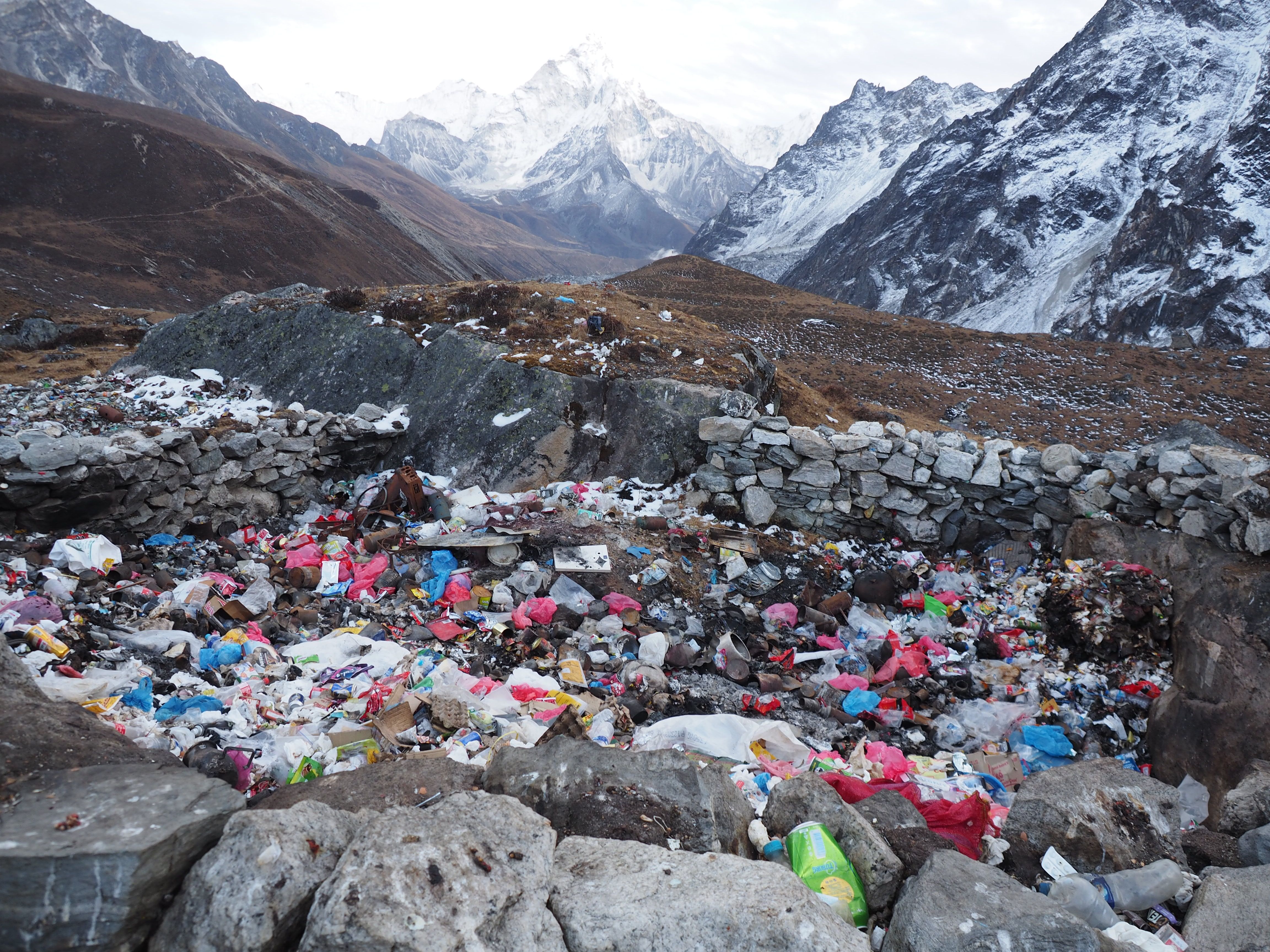 Dzonglako zabortegi klandestinoa, Nepalen