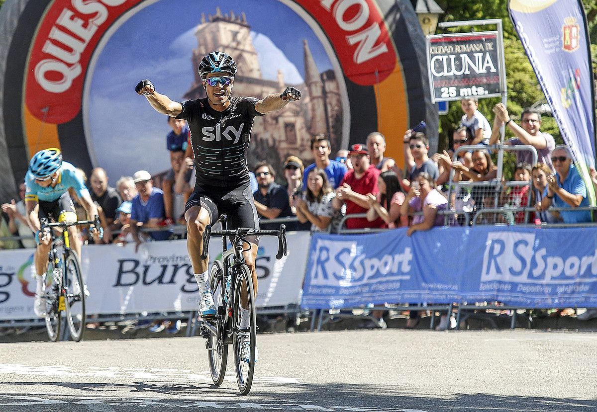 Mikel Landa, Burgosko itzuliko etapako garaipena ospatzen. SANTI OTERO /EFE. Mikel Landa, Burgosko itzuliko etapako garaipena ospatzen. SANTI OTERO /EFE.