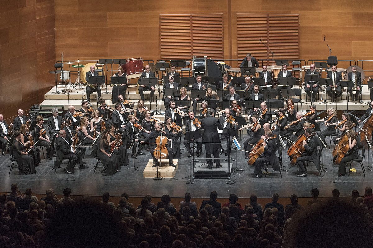 BBC Philarmonic orkestra, atzoko saioan, Juanjo Menaren zuzendaritzapean. ANDONI CANELLADA / ARGAZKI PRESS.