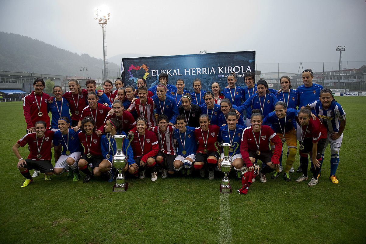 Athletic eta Realeko jokalariak. Euskal Herriako Kopako finala jokatu ondoren. JUAN CARLOS RUIZ / ARGAZKI PRESS.