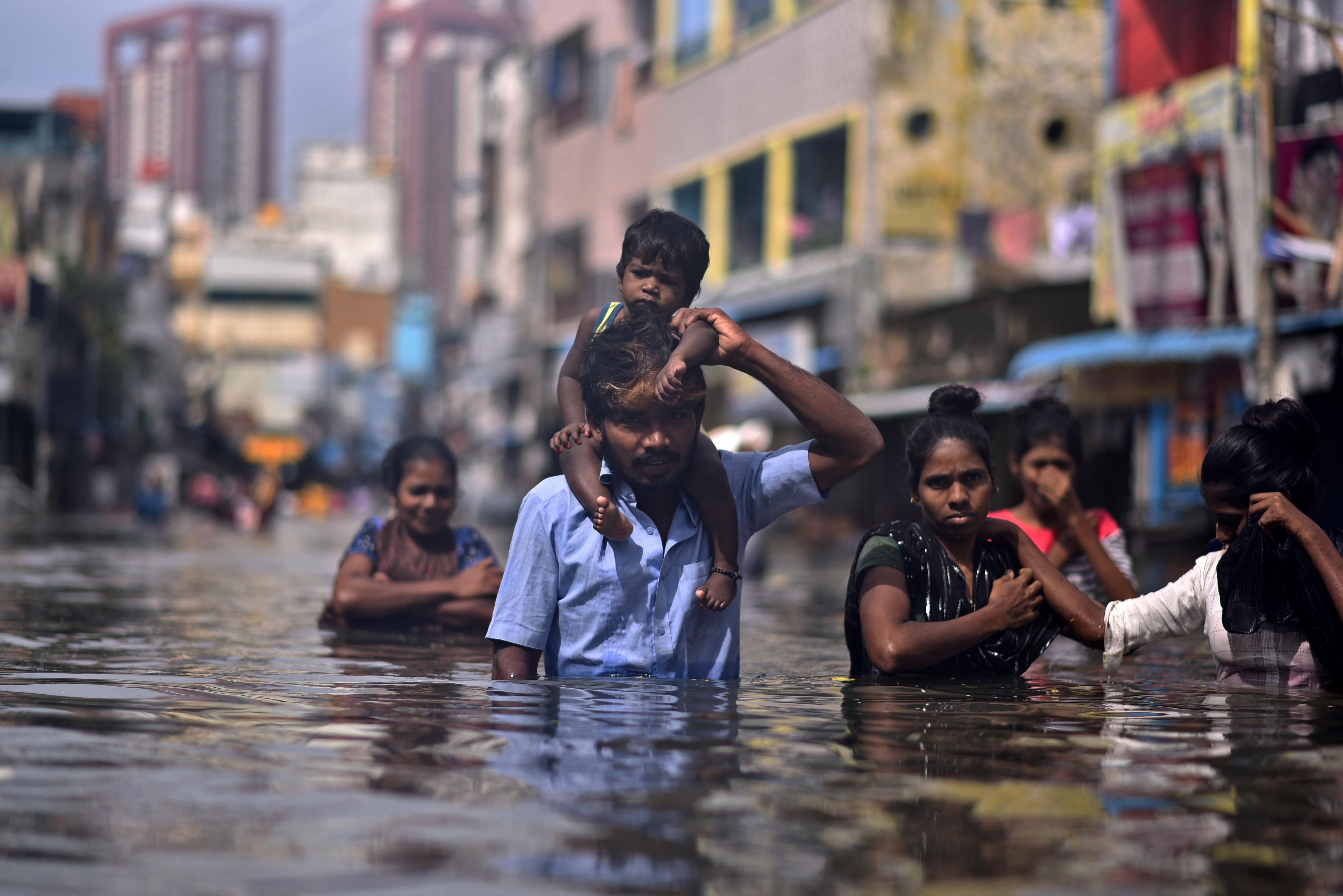 (ID_13403812) -FOTODELDIA- INDIA TIEMPO CICLÓN INUNDACIÓN