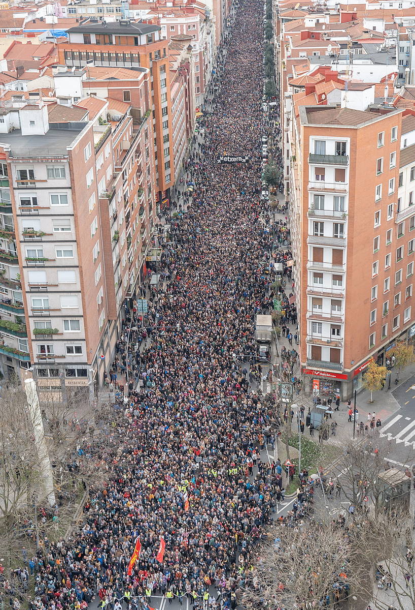 Zabalburu plaza eta Autonomia kalea, jendez gainezka. ANDONI CANELLADA / FOKU