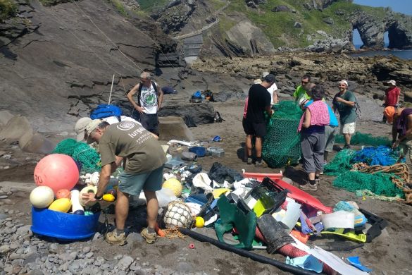 Hondakin bilketa, iaz, Gaztelugatxe inguruan. LURGAIA