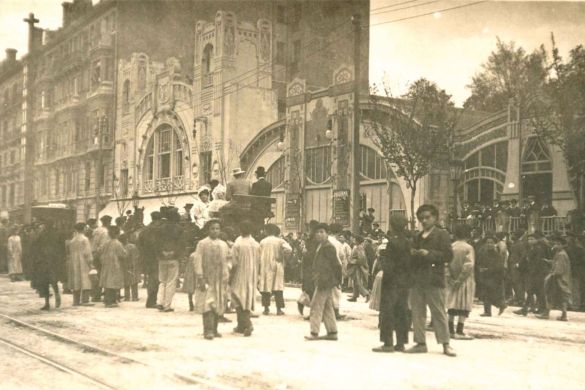 Bilboko Olimpia aretoaren eraikina, Kale Nagusian. Bilboko aurreneko zinema aretoa izan zen; Ricardo Bastidak diseinatu zuen, eta 1905ean zabaldu zen. BILBOKO UDAL ARTXIBOA