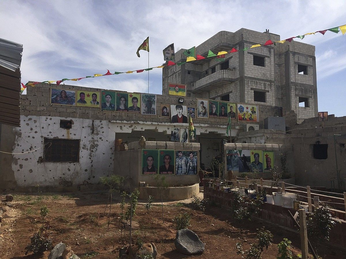 Gerrak hondatutako Kobaneko eraikin batzuk. STRINGER / EFE.