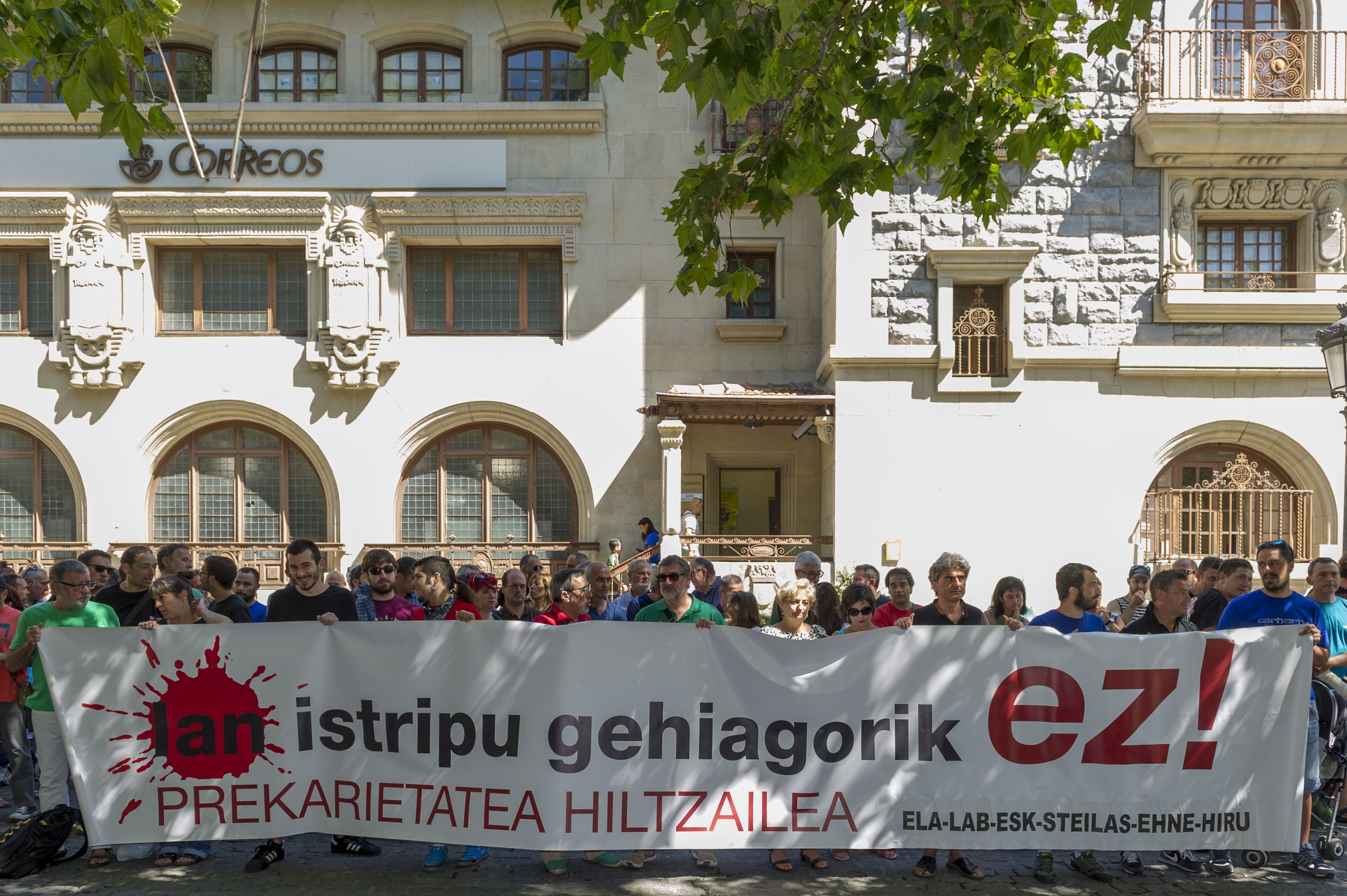 Lan istripuak salatzeko elkarretaratzea, Gasteizen. 
