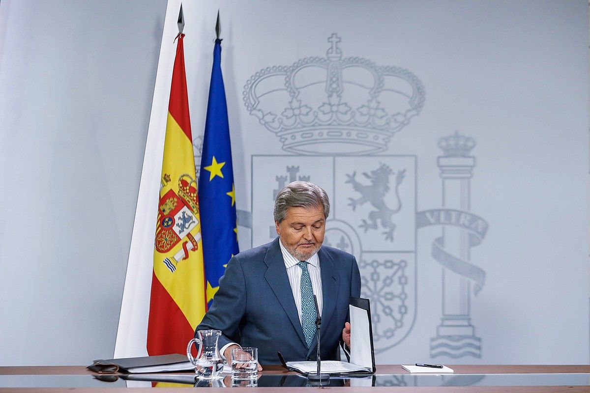Iñigo Mendez de Vigo Espainiako Gobernuaren eleduna, atzo, ministro kontseiluaren osteko agerraldian. EMILIO NARANJO / EFE.