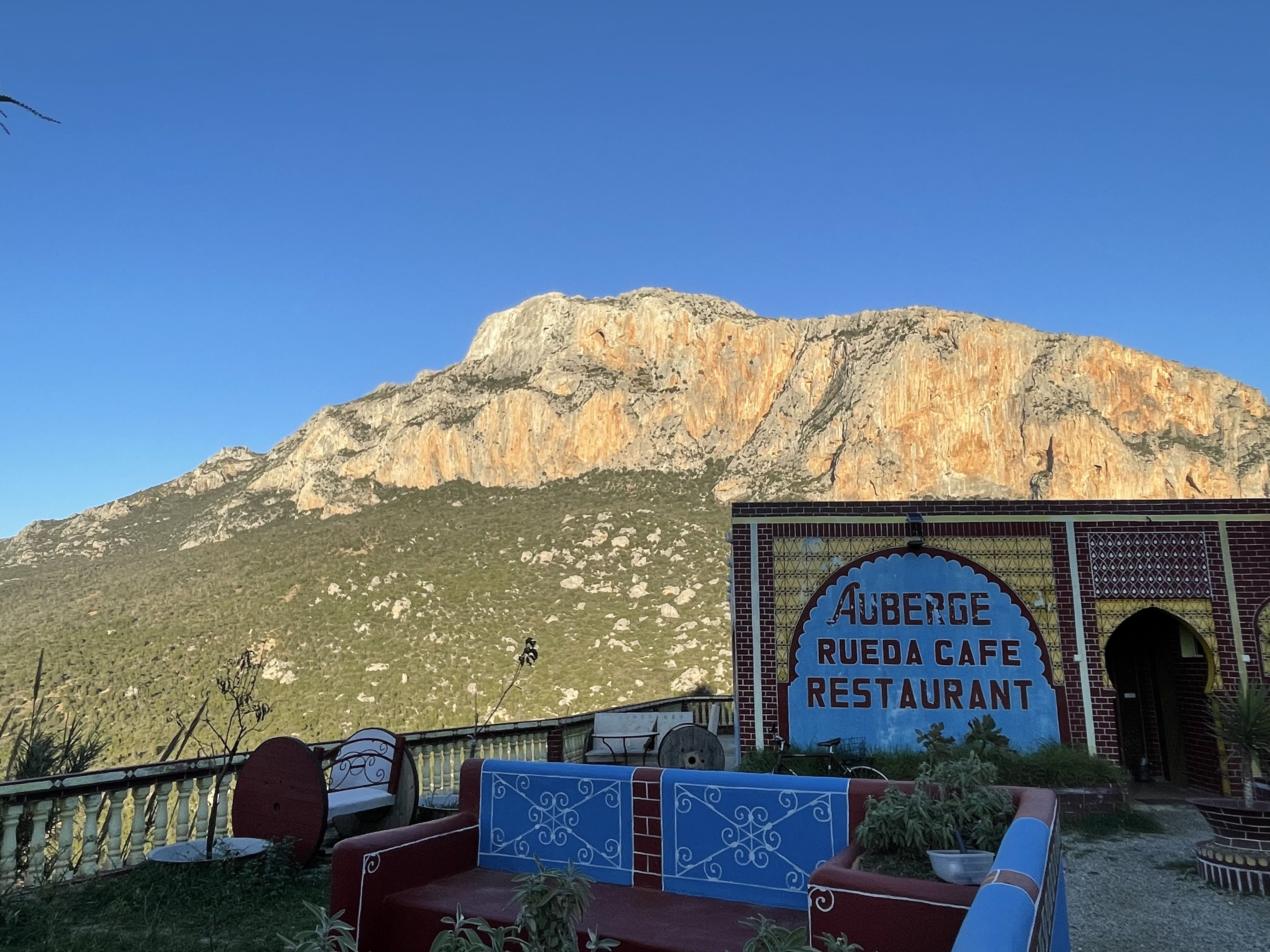 Rueda Cafe, Talemboteko eskalada gunean (Rif, Maroko) dagoen ostatua