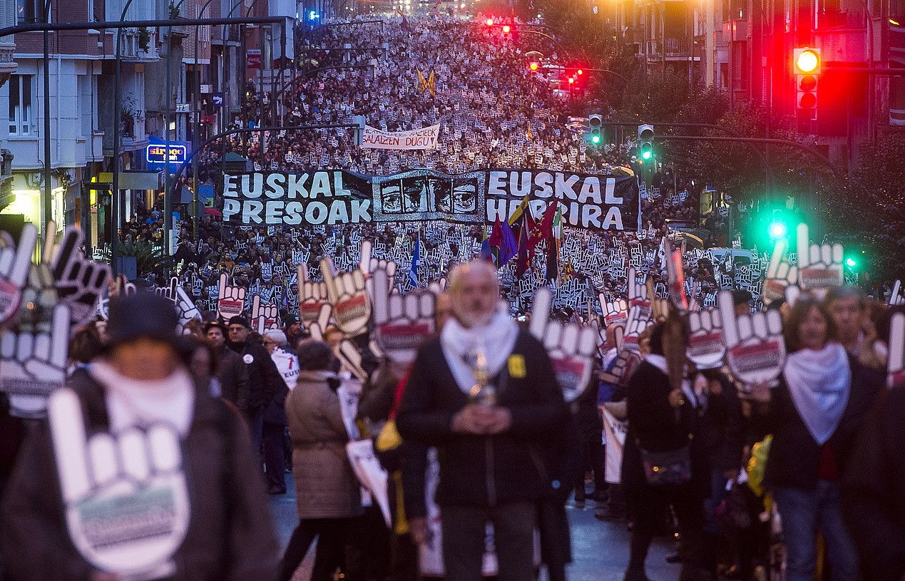 Euskal presoen aldeko mobilizazioa, Sarek antolatua. LUIS JAUREGIALTZO / ARP.