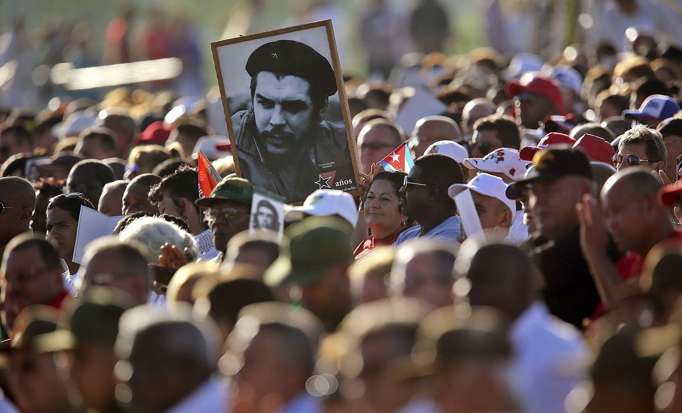 Cheren omenezko mobilizazioa, igandean, Santa Klaran. ALEJANDRO ERNESTO / EFE.