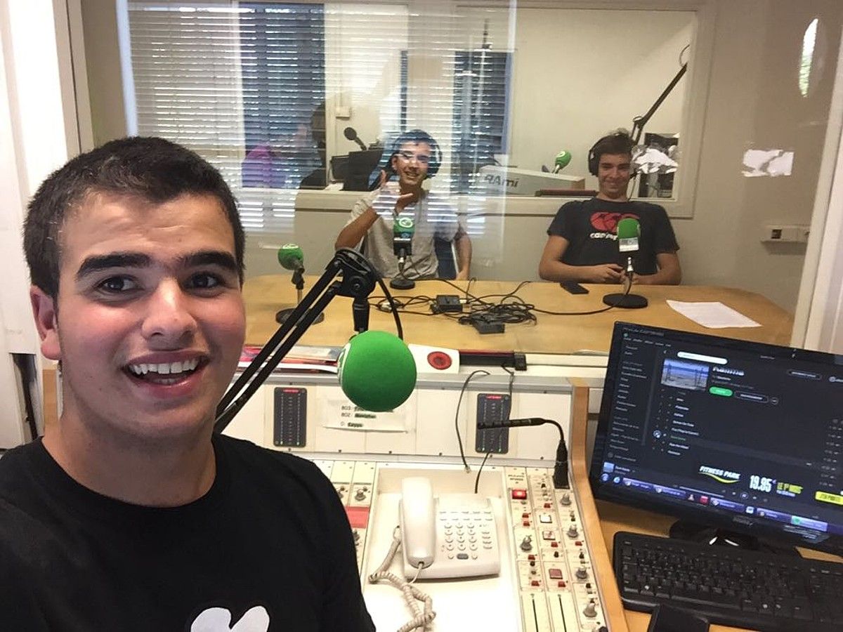 Aimar Lopez, Jon Muruaga eta Esteban Bastie dira Gazte begiz saioko esatariak. BERRIA.